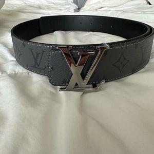 Men's Louis Vuitton Belt (Reversible) fits size 30-34 inch waist